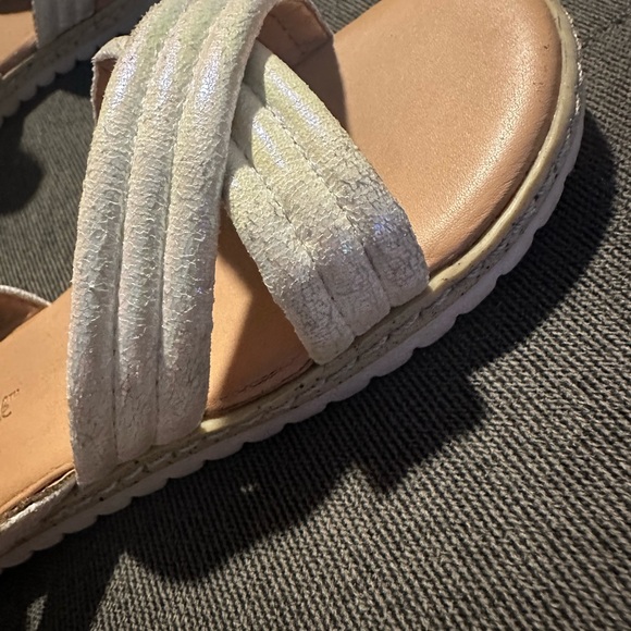 Girls Cat & Jack Sandals - Picture 9 of 11